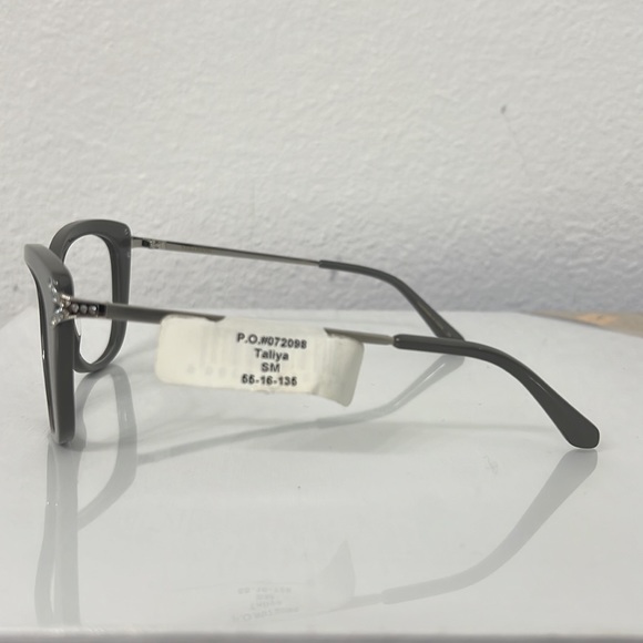 New authentic Vera Wang signature eyeglasses frames display - Picture 5 of 8